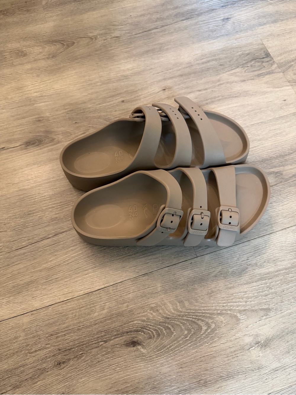NWOT Birkenstock Taupe Three-Strap EVA Sandals - Picture 3 of 4